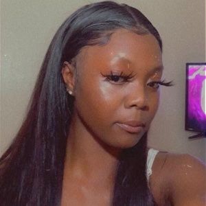 Meet your Posher, Tayla